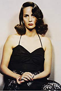 How tall is Alida Valli?